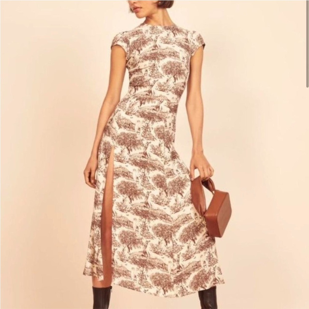 New Gavin Dress in Rousseau
Toile by Reformation